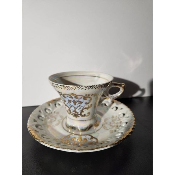 Vintage Royal Crown Victorian Design Tea Cup and Saucer - Stamped 2852 - Picture 7 of 9